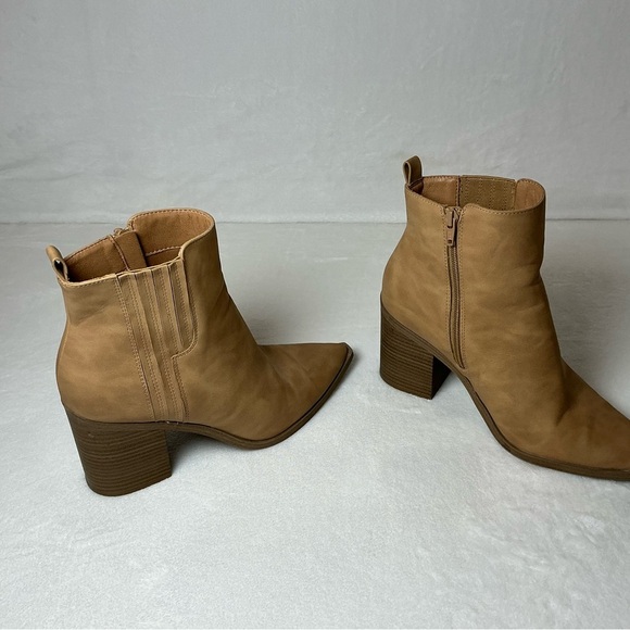 Universal Thread Chic Tan Ankle Boots with Zipper - Picture 3 of 13